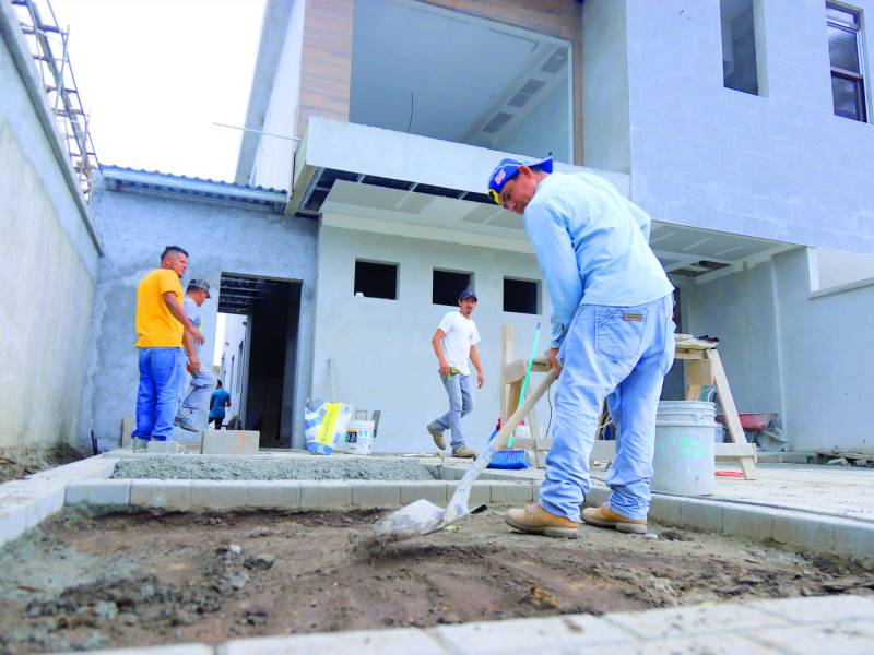 La vivienda media requiere más mano de obra por sus diseños, acabados y demás detalles. Foto: Melvin Cubas.