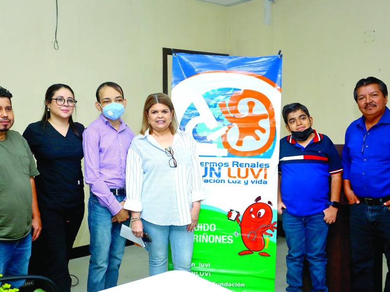 Pacientes que se han practicado trasplante de riñón y sus familias asistieron al lanzamiento de la Semana del Riñón en el Catarino Rivas. Foto: Moisés Valenzuela.