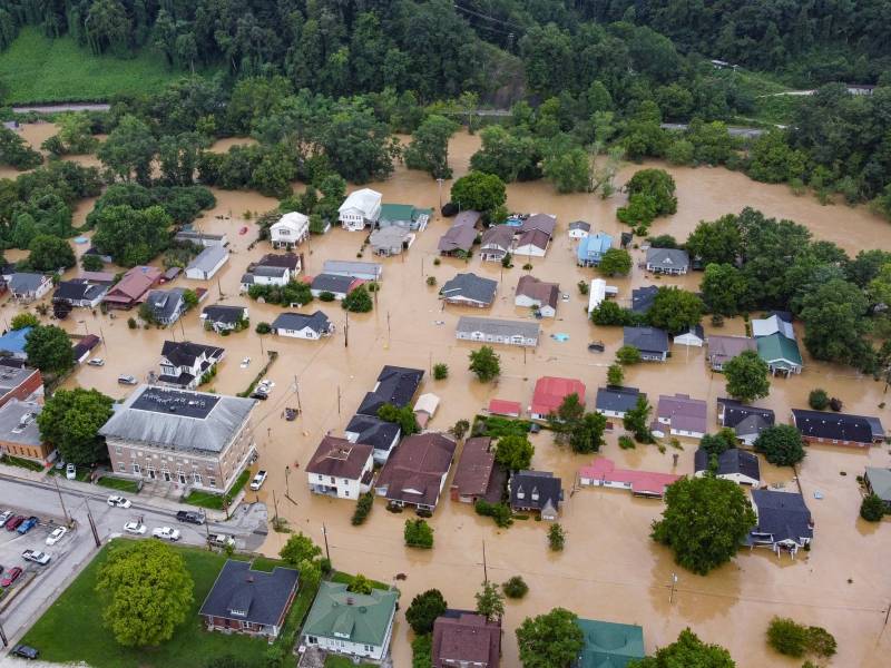 Las fuertes lluvias no dan tregua y complican los rescates de cientos de personas atrapadas en Kentucky, Estados Unidos, donde las inundaciones de la última semana han dejado ya 30 muertos, dijo el gobernador Andy Beshear.