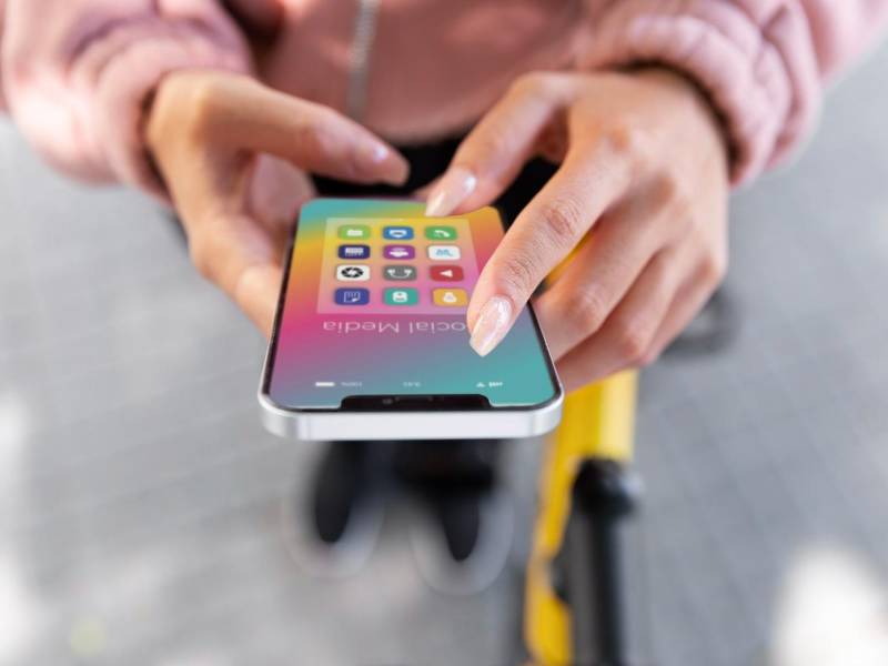 Los desarrolladores que quieran sacar partido a los cambios deberán ser aprobados por Apple y pagarle a la compañía de la manzana una “tarifa de tecnología básica”, que cobrará 50 céntimos de euro (unos 0,55 dólares) por instalación una vez que una aplicación alcance 1 millón de descargas al año.