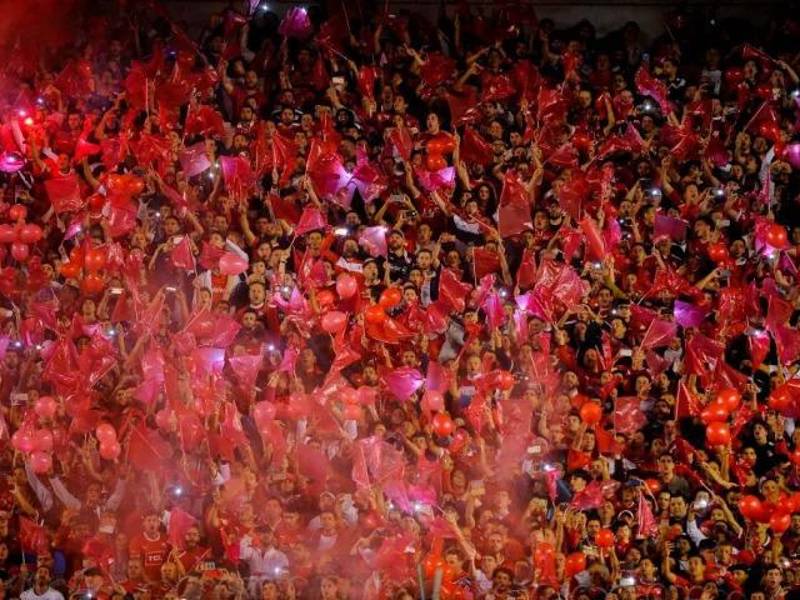 La barra más antigua de argentina, independiente, tiene una de las hinchadas más reconocidas y longevas del fútbol argentino.