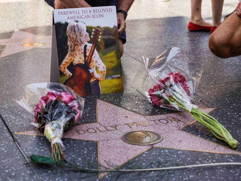 Esta imagen muestra la estrella de Dolly Parton en el Paseo de la Fama de Hollywood.