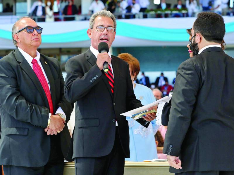 Al centro, Renato Florentino Pineda.