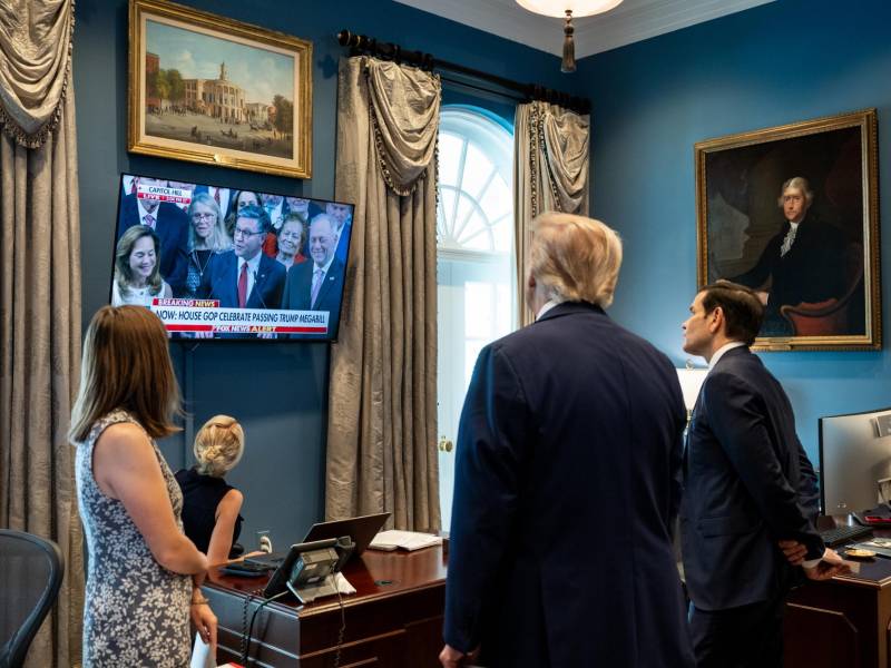 Trump, junto al secretario de Estado Marco Rubio, en la Casa Blanca.