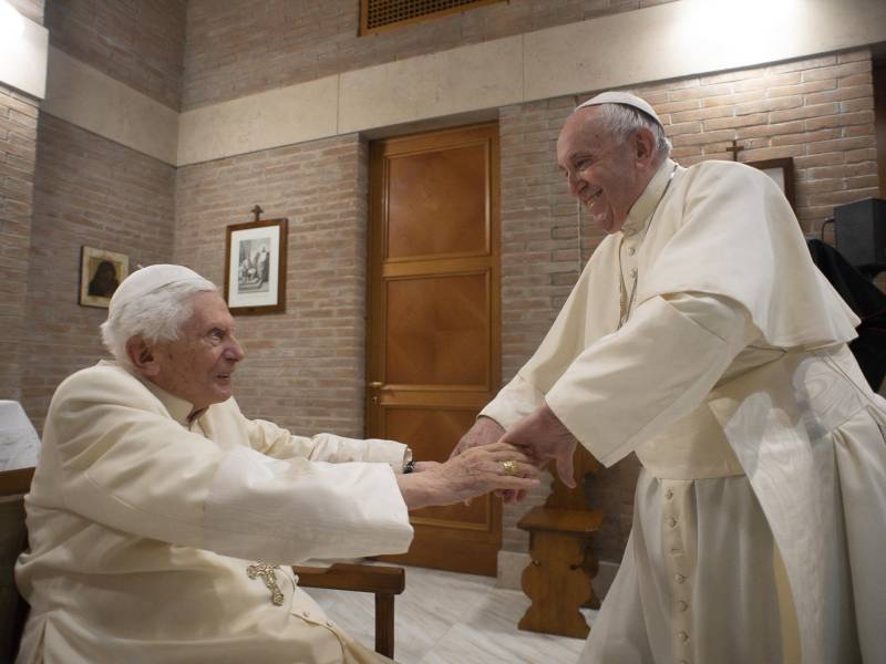 El Papa Francisco visitó a Benedicto XVI el pasado miércoles tras pedir oraciones por su antecesor.