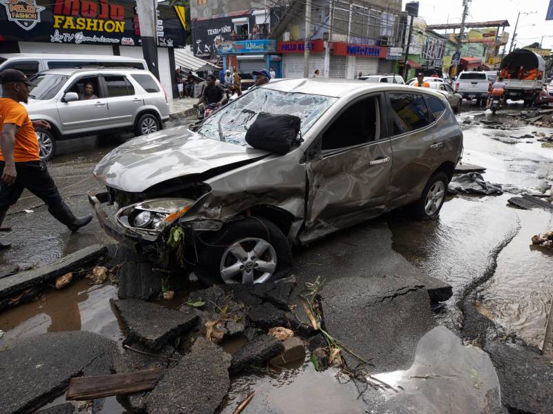 Fuertes lluvias impactan en toda República Dominicana, mismas que ya dejan fuertes inundaciones en ciertas regiones y más de una veintena de personas muertas.