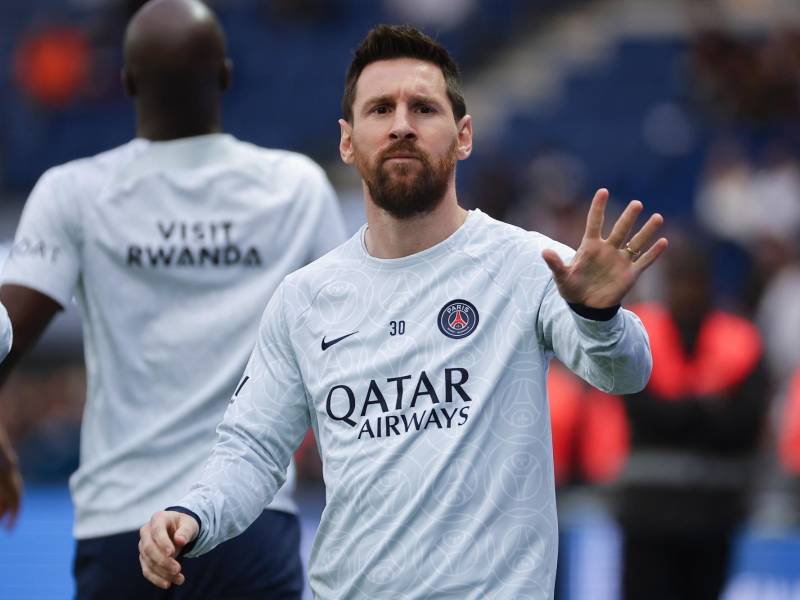 Lionel Messi volvió a la titularidad con el PSG y fue recibido de la peor manera por ultras del club parisino.