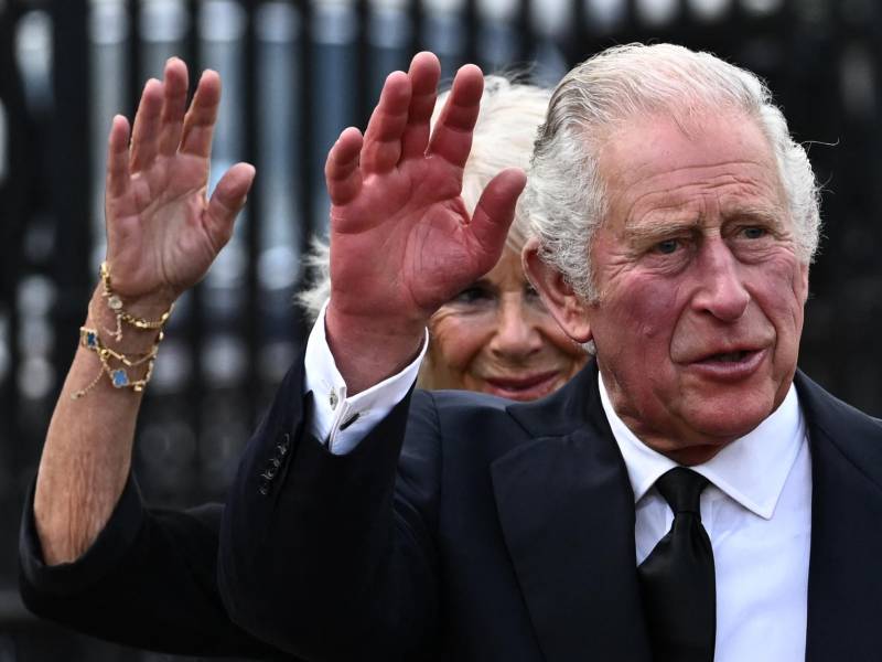 El rey Carlos II de Inglaterra realizó su primer acto como monarca al reunirse con la primer ministra Liz Truss.