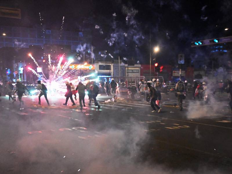 Las protestas continúan en Lima y otras ciudades peruanas exigiendo la renuncia de Boluarte y el adelanto de las elecciones.