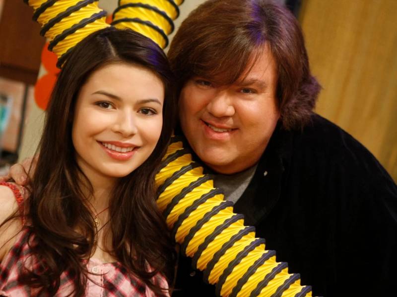 Dan Schneider produjo la popular serie iCarly, aquí con la protagonista Miranda Cosgrove.