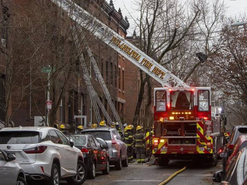 En total, 26 personas vivían en el edificio, según las autoridades locales. Fotos Philadelphia Inquirer