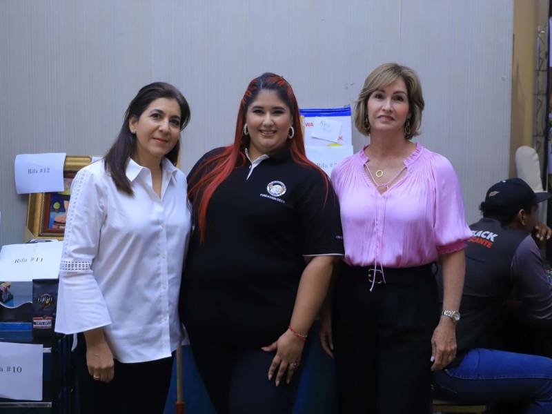 Gisselle de Canahuati, Johana Zaldivar e Irma de Molina, directivas de Fundación Osovi.