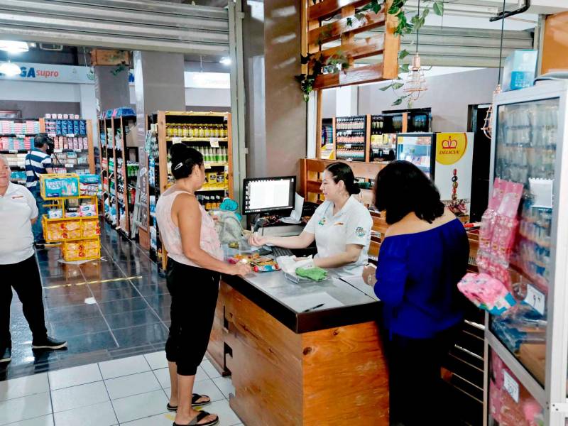 <b><span class=mln_uppercase_mln>consumo.</span></b> Banasupro ofrece más de 450 productos de primera necesidad en sus diferentes tiendas.<span class=mln_uppercase_mln> </span>