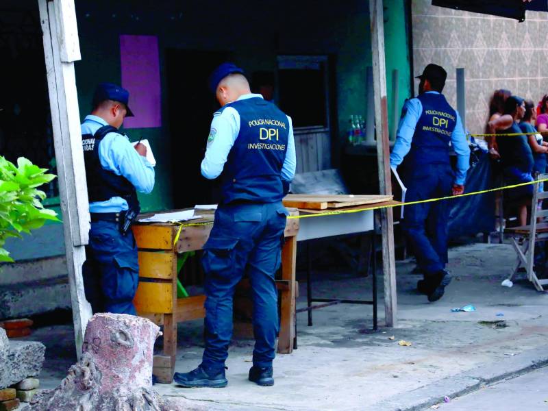 <b>Uno de los femicidios ocurrió ayer en horas de la tarde en el barrio Sunseri donde le quitaron la vida a Greyci Hernández.</b>