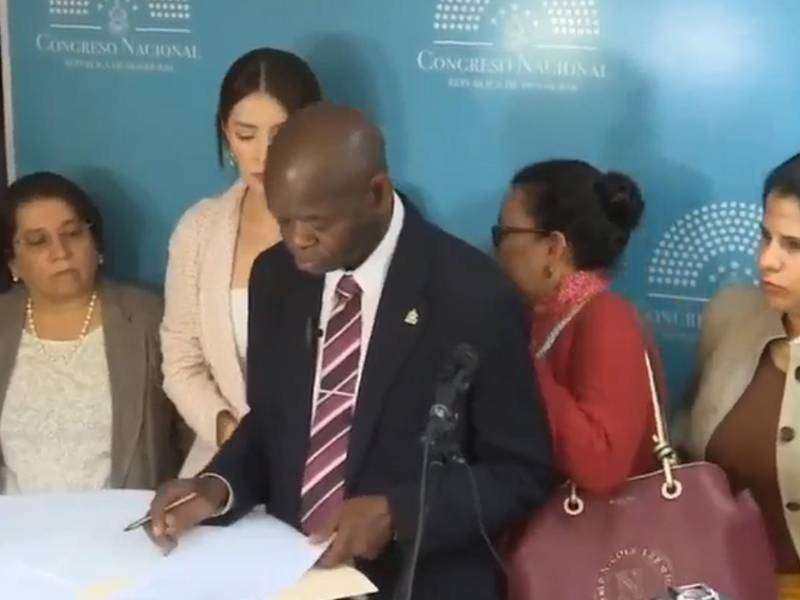 Diputados del PSH en conferencia de prensa.