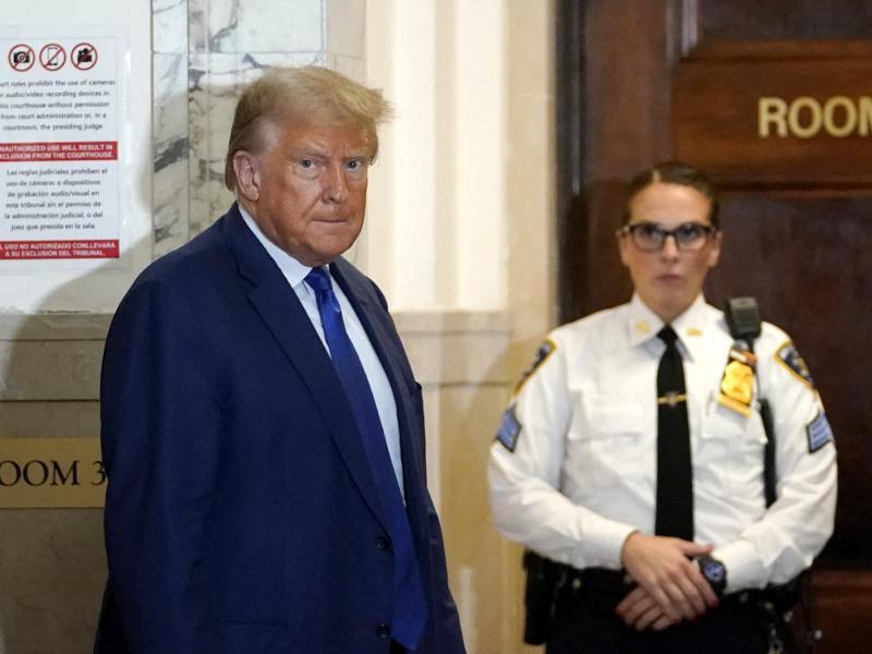 Expresidente Donald Trump al salir de su juicio en una corte de Nueva York.