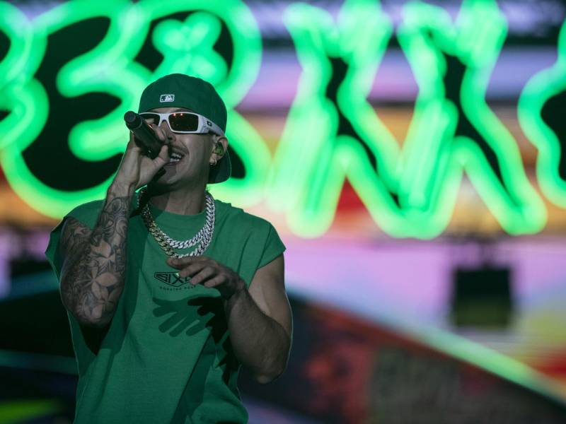 El cantante colombiano Feid formó parte del set up en el primer día del festival Lollapaloza este viernes en Santiago, Chile. Por tercer año consecutivo, el festival se celebrará en el Parque Cerrillos, en la periferia sur de Santiago, que se ha convertido en un espacio ya habitual para grandes eventos que atraen a decenas de miles de personas.