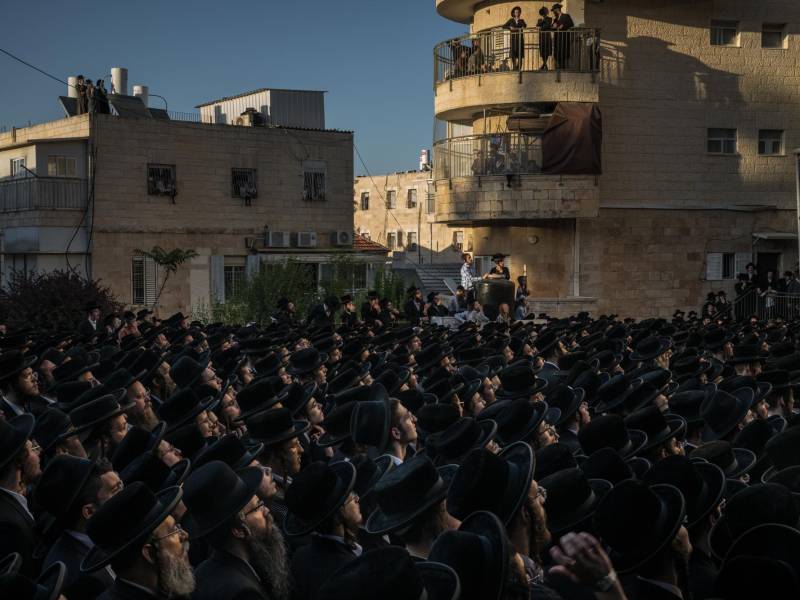 Protesta en Jerusalén después de que el Tribunal Supremo israelí falló que los ultraortodoxos podían ser reclutados. (Sergey Ponomarev para The New York Times)