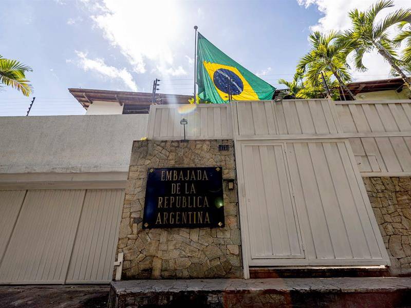 Brasil custodia la embajada de Argentina en Venezuela tras la expulsión de los diplomáticos.