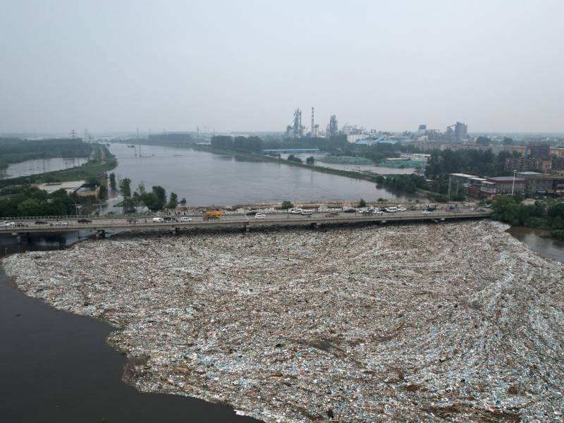 Las lluvias torrenciales que azotan el norte de China causaron el sábado al menos 10 muertes más en la región alrededor de Pekín, con lo que el número de víctimas fatales asciende al menos a 30 desde principios de semana.
