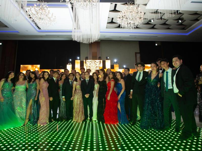 Los jóvenes estudiantes fueron agasajados en su fiesta de graduación; el Centro de Convenciones del Hotel Copantl fue el lugar predilecto para realizar el refinado festejo.