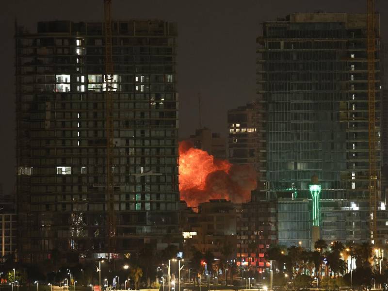 Una explosión en Tel Aviv tras una nueva oleada de ataques iraníes.