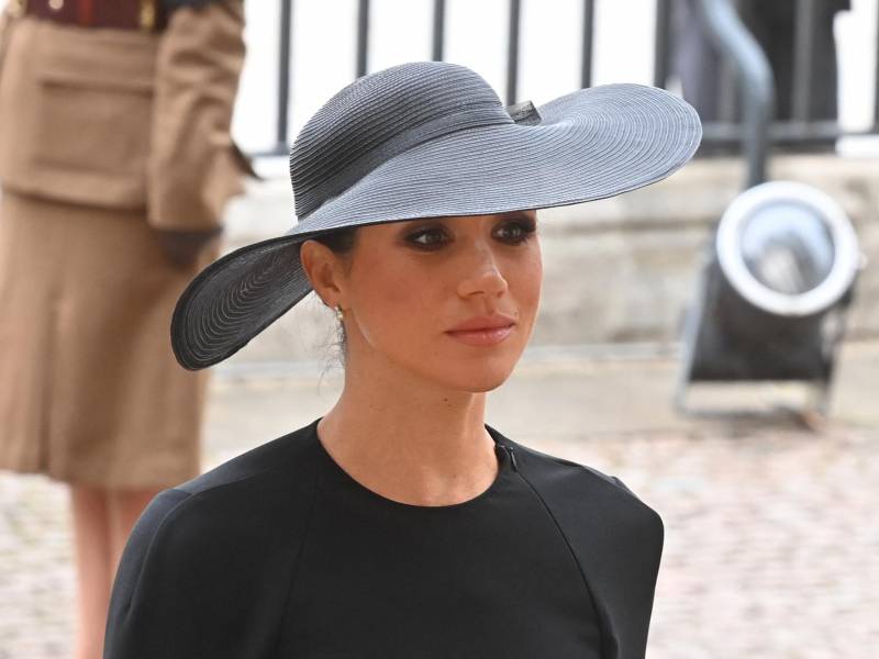 Meghan Markle envió una carta al rey Carlos III solicitando una audiencia privada, según un experto británico.
