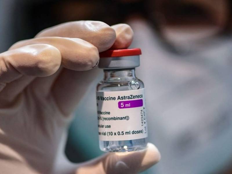 Varios países europeos suspendieron la vacuna de Astrazeneca tras reportar trastornos de coagulación en personas inmunizadas. Reino Unido defiende su eficacia./AFP.