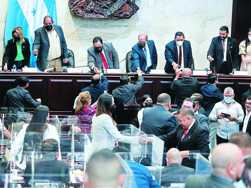 86 votos se ocupan para elegir al nuevo fiscal general y el fiscal adjunto.