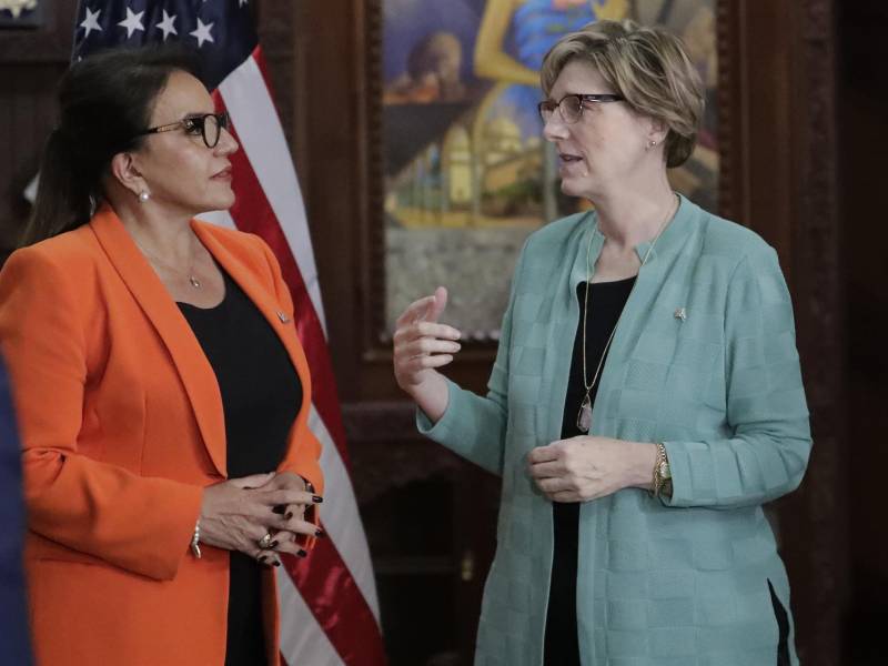 Dogu señaló que la reunión con Reina fue “abierta y honesta” y que “facilita nuestra sólida relación bilateral enfocada en crecimiento económico, seguridad y fortalecimiento de la democracia”.