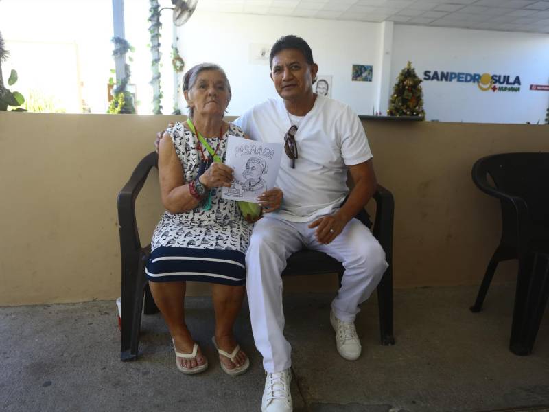 Juan Antonio Díaz es un sampedrano de 61 años que ha logrado ganarse el cariño de los adultos mayores que viven en el hogar Perpetuo Socorro con sus divertidas caricaturas de la vida cotidiana.