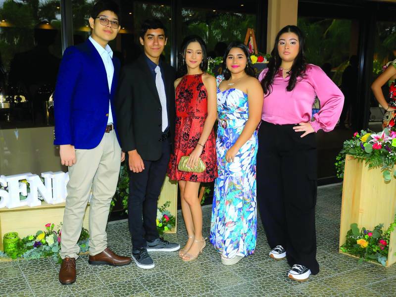 Gianni Fava, Gianni Melgar, Mónica Chávez, Ibania Domínguez y Elizabeth Hernández