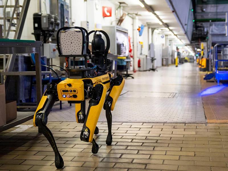 Fotografía cedida por Boston Dynamics que muestra un Spot, su robot perro móvil de más ágil.