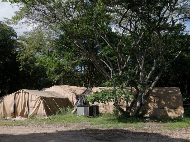 Lamentable. La carpa que funcionó como triaje tiene más de dos meses de estar en el abandono, autoridades de Copeco la llevarán a San Pedro Sula para mantenimiento. Fotos: Franklyn Múñoz.