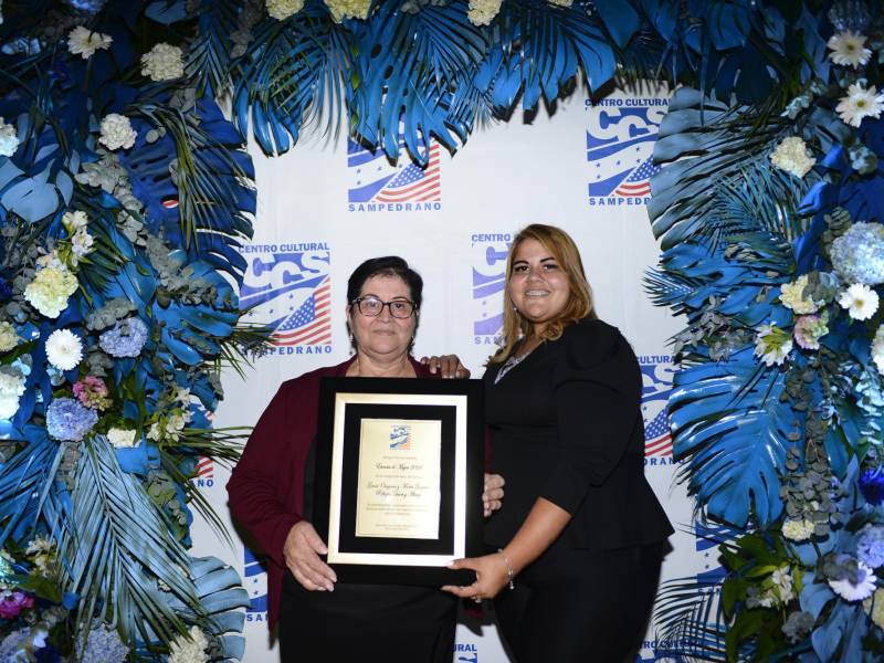 Geissel Oseguera y Marta Guzmán, madre e hija, ejemplos de amor incondicional por las mascotas.