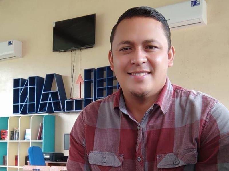 Foto en vida del maestro Marvin Orlando Veliz.