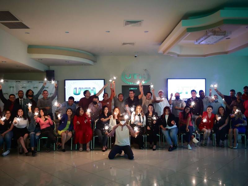 Decenas de comunicadores disfrutaron de las sorpresas que preparó la UTH.