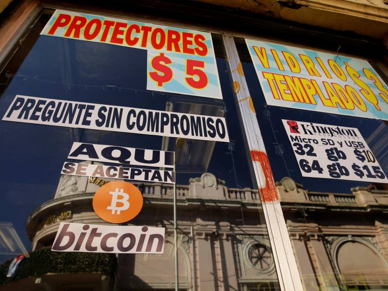 Un negocio que acepta pagos en criptomoneda en San Salvador