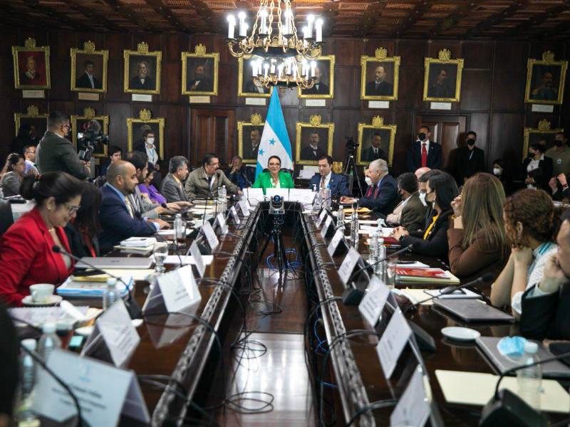 Fotografía muestra un consejo de ministros de la presidenta Xiomara Castro.