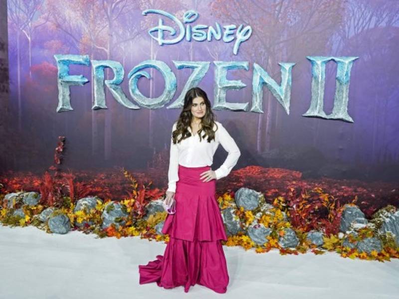 La actriz Idina Menzel en la premier de Frozen 2.