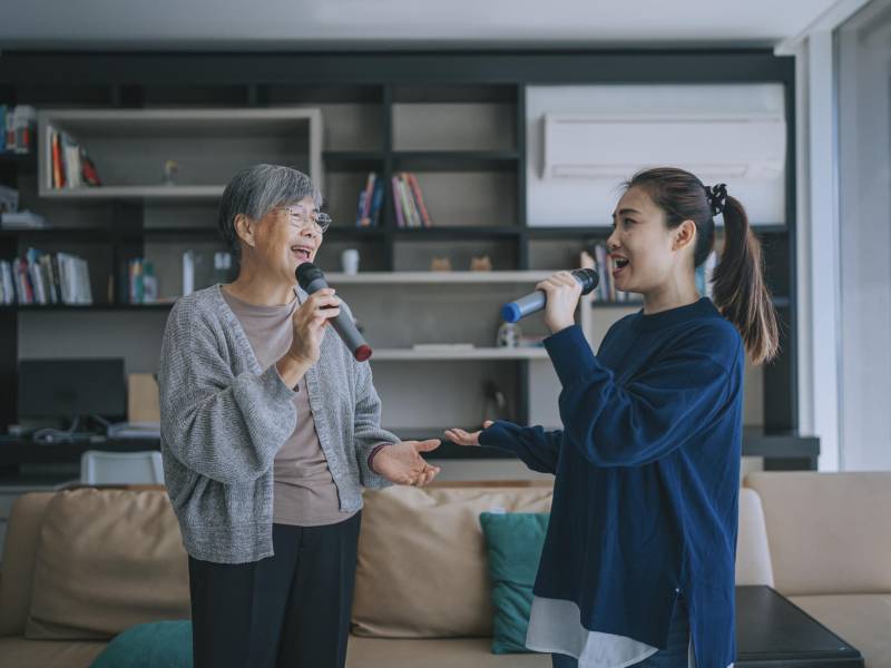 Estudio: Los cuidadores de estos pacientes que participaron en la rehabilitación también mostraron una mejoría psicológica.