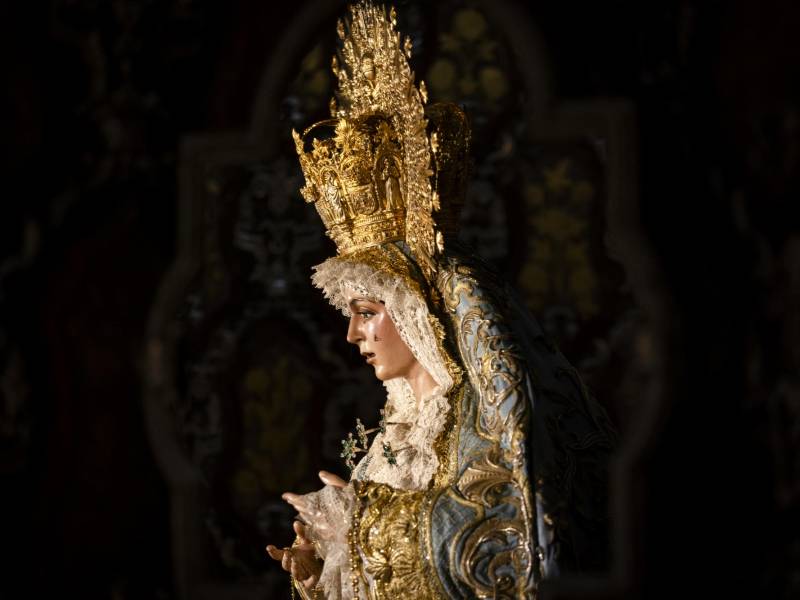 La Macarena recientemente restaurada en su basílica en Sevilla, España, este mes.