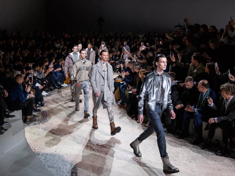Un desfile de la colección masculina de Louis Vuitton en París en 2018.