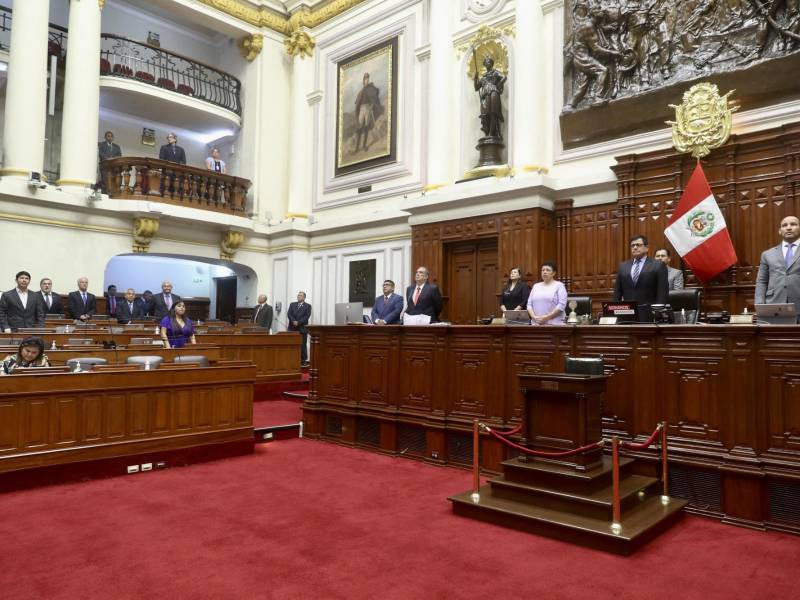 El Congreso de Perú suspendió los debates para definir el adelanto de elecciones tras no llegar a un acuerdo durante la sesión del lunes.