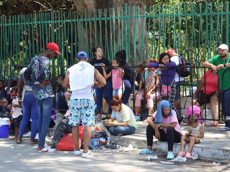 Miles de migrantes de distintos países llegaron este sábado al sureño estado mexicano de Chiapas, tras cruzar el río Suchiate de manera irregular.