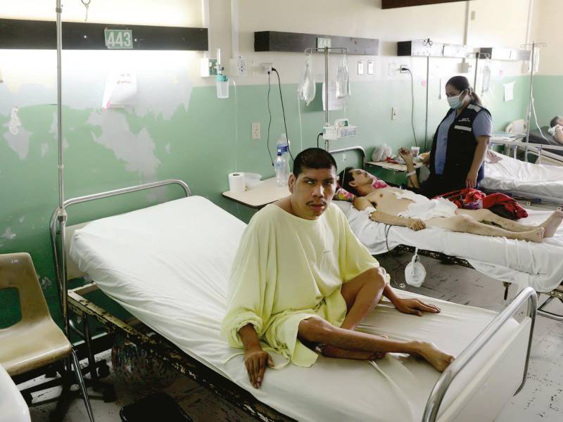 <b><span class=mln_uppercase_mln>Caso.</span></b> Jorge Alberto Mejía Girón (41) se quedó solo tras la muerte de sus padres.<span class=mln_uppercase_mln> Foto: héctor edú</span>