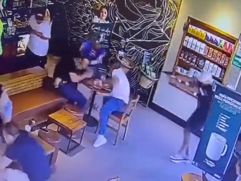 Imagen del video cuando le disparan al empresario David Cuéllar.