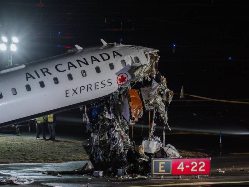 Las imágenes de la colisión muestran graves daños en la parte frontal del avión. EFE/EPA/OLGA FEDOROVA