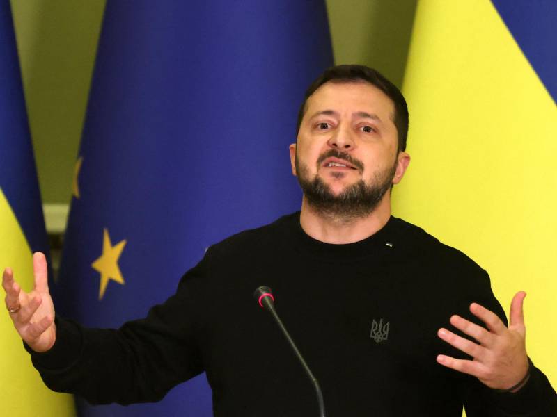 Presidente de Ucrania Volodimir Zelenski habla durante una conferencia de prensa.