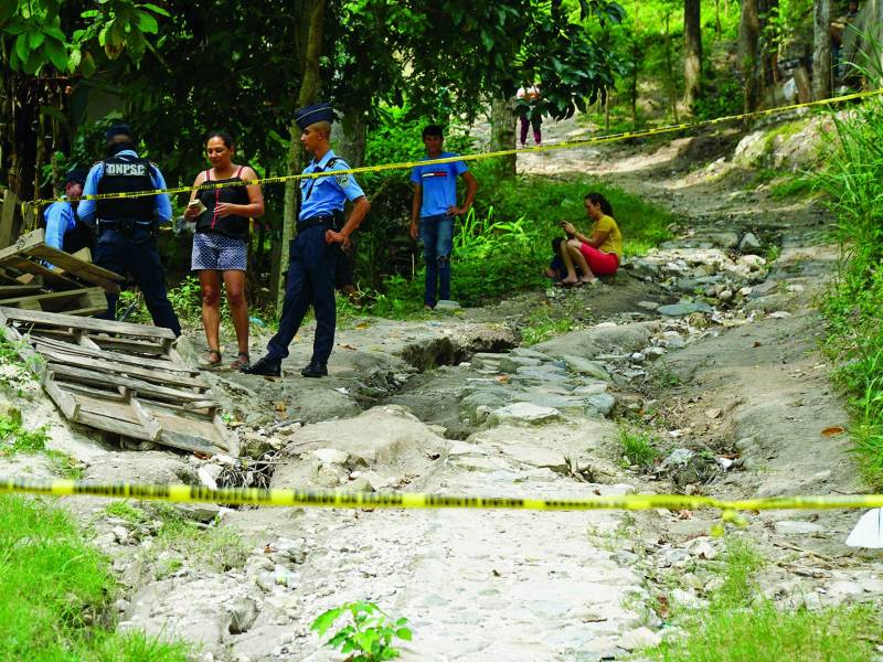El joven fue encontrado victimado a balazos ayer.